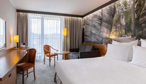 Standard Room with air-condition Queen Bed and Sofa
