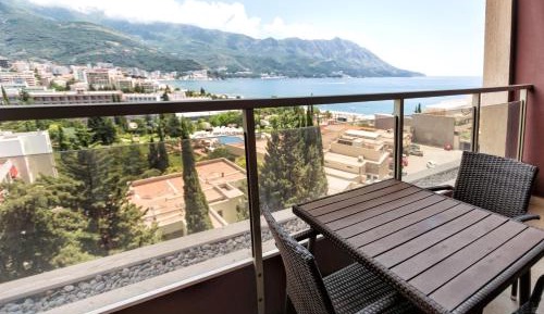 Two-Bedroom Apartment with Balcony and Sea View