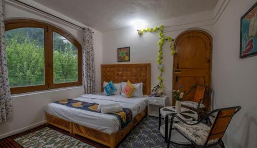 Standard Double Room with Shared Bathroom