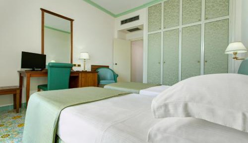 Double or Twin Room with Partial Sea View
