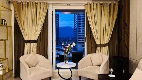 Two-Bedroom Deluxe Apartment with Balcony