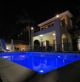 Villa with Garden View
