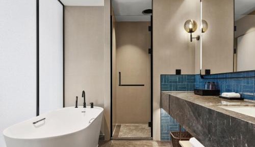 One-Bedroom Premier King Suite with City View