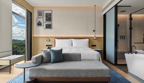 Select King Room with City View - High Floor