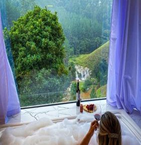 Suite with Hot Tub