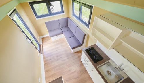 One-Bedroom Apartment with Shower
