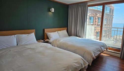 Double or Twin Room with Sea View