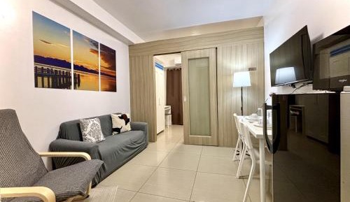 One-Bedroom Apartment with Balcony