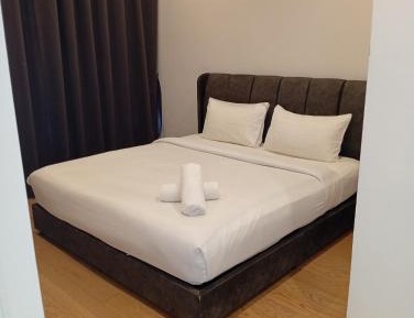 Two-Bedroom Apartment with Balcony and Sea View