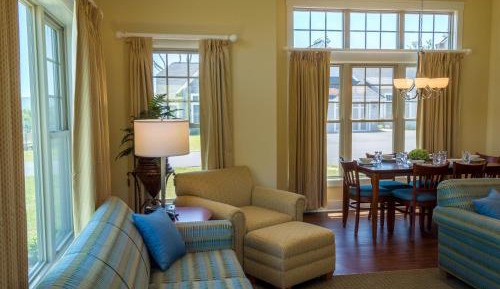 Regal Vistas 2 Bedroom Presidential Condo with Jacuzzi - Full Kitchen