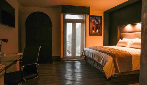 Deluxe Queen Room