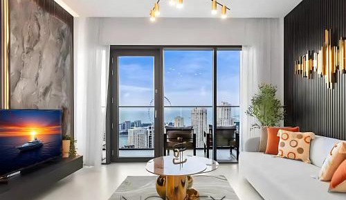 Deluxe One-Bedroom Apartment with Ocean View