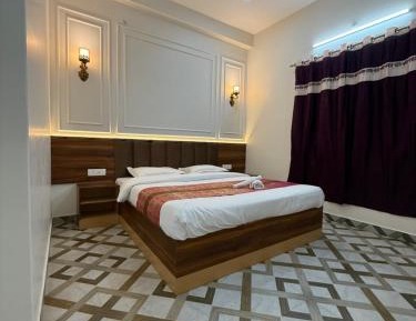 Deluxe Double Room (2 Adults + 1 Child)