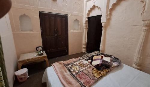 Deluxe Double Room (2 Adults + 1 Child)