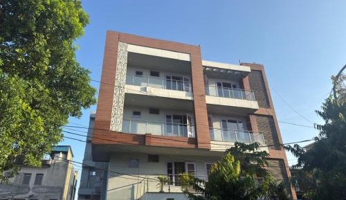 Three-Bedroom Apartment with Balcony
