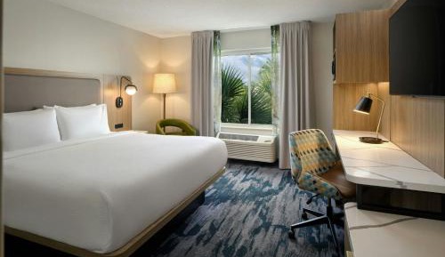 King Room with Adapted Tub - Mobility and Hearing Accessible