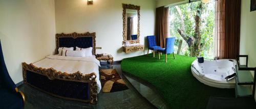 Deluxe Queen Suite