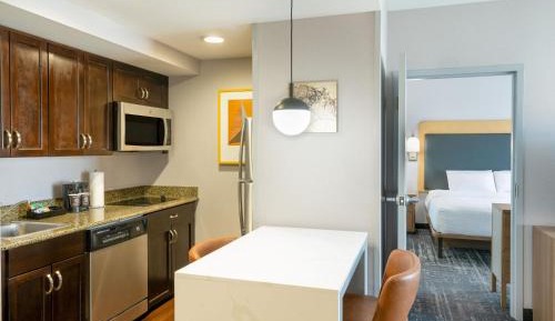 One-Bedroom Queen Suite with Two Queen Beds