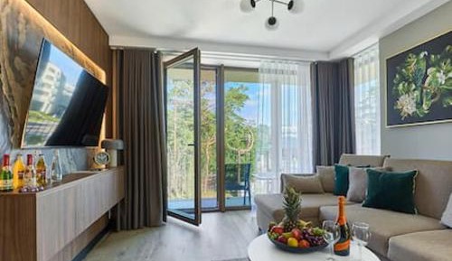 Two-Bedroom Deluxe Apartment with Balcony