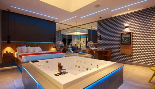 Deluxe Suite
