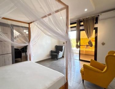 Suite with Mountain View