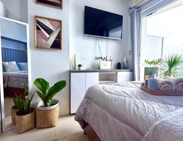 Studio with Balcony