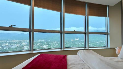 Apartment with Mountain View