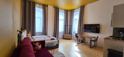 King Studio with Sofa Bed