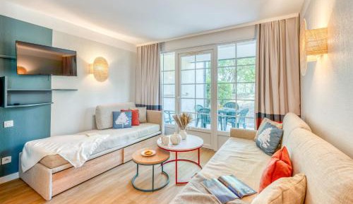 Superior One-Bedroom Apartment with Terrace or Balcony (5 People)