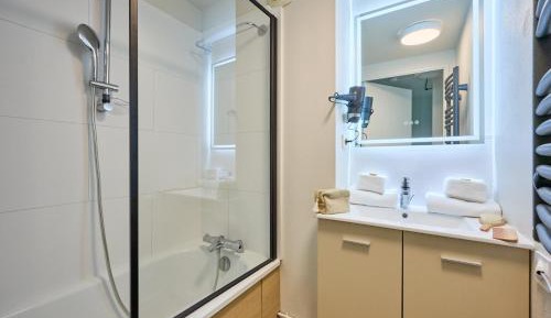 Superior One-Bedroom Duplex Apartment with Balcony (4 People)