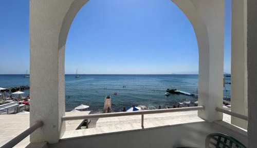 One-Bedroom Apartment with Sea View