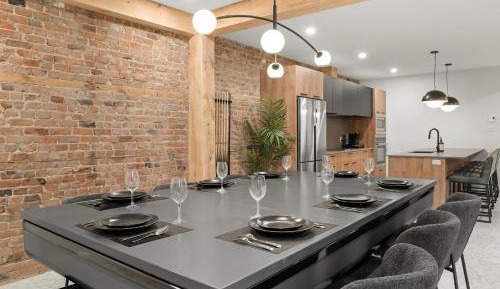 Four-Bedroom Luxury Apartment