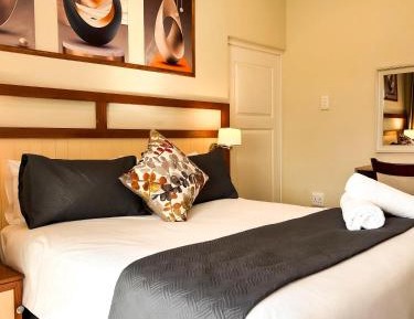Deluxe Queen Room