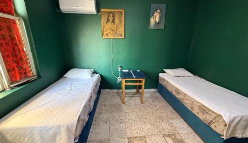 Single Bed in Mixed Dormitory Room