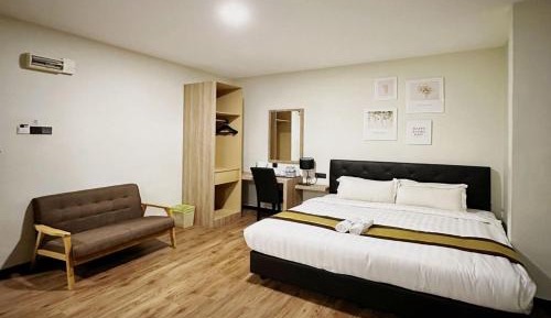 Deluxe Queen Room