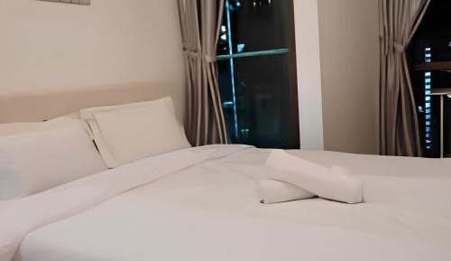 One-Bedroom Apartment with Balcony