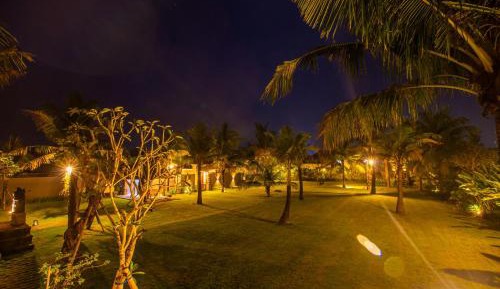 Deluxe Double Room with Side Sea View