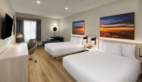 Queen Room with Two Queen Beds and Bath Tub - Mobility Accessible/Non-Smoking