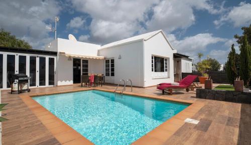 Villa with Garden View