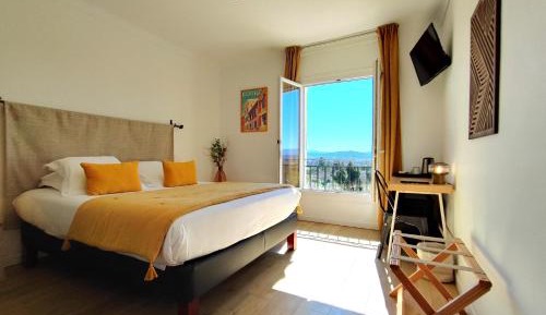 Double Room with Mountain View