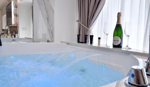 Suite with Spa Bath