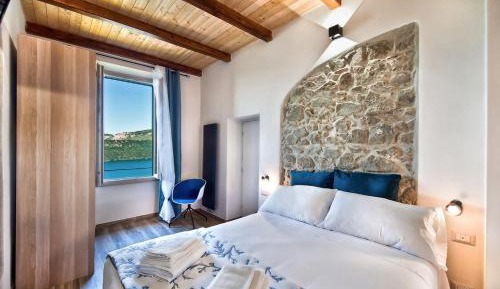 Two-Bedroom Apartment with Lake View