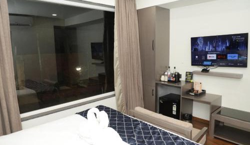 Superior Double Room with Partial Pool View - Full Day Happy Hours