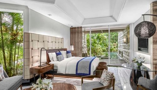 Luxury  King Club Millésime Room with Pool Access