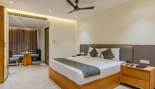 Deluxe Double Room (2 Adults + 1 Child)