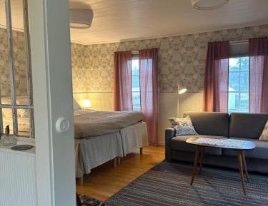 Apartment With Shared Bathroom
