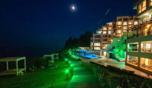 One-Bedroom Apartment with Sea View