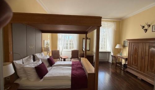 Deluxe King Suite