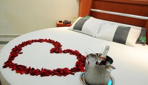 Deluxe Suite with Spa Bath