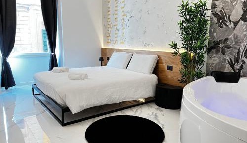 King Room with Spa Bath